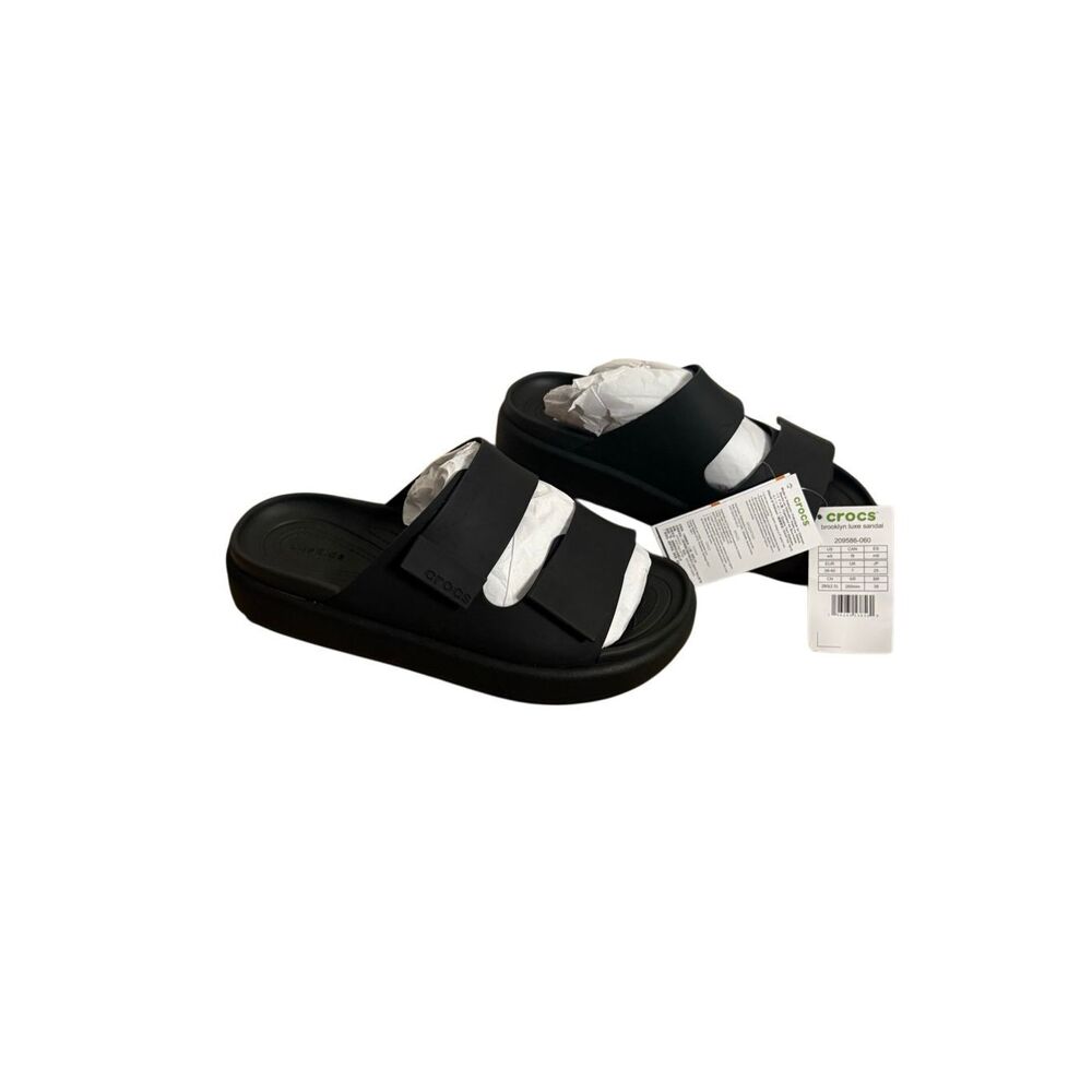 NWT Crocs Brooklyn Luxe Sandals Women’s Size 9